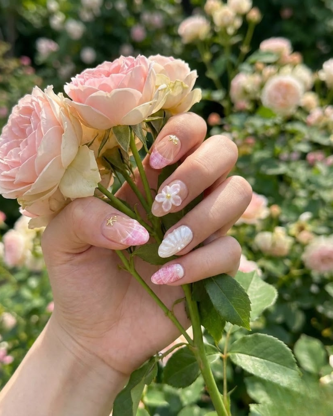 Le Clou Shell Petal Nails - Le Clou