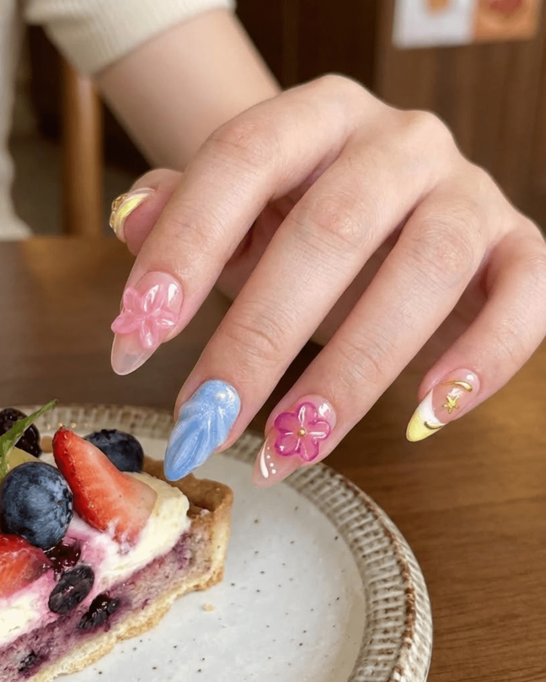 Le Clou Tropic Shell Nails - Le Clou